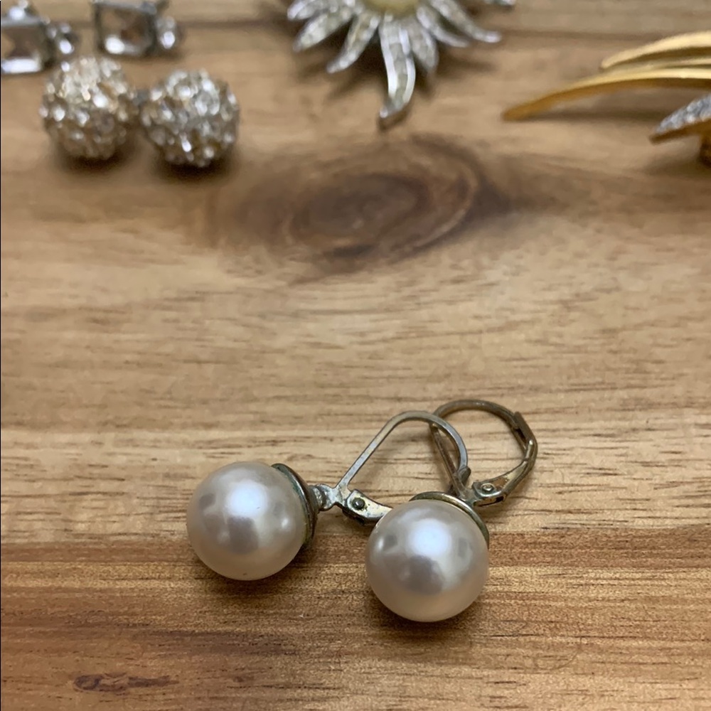 Classic Pearl Leverback Earrings